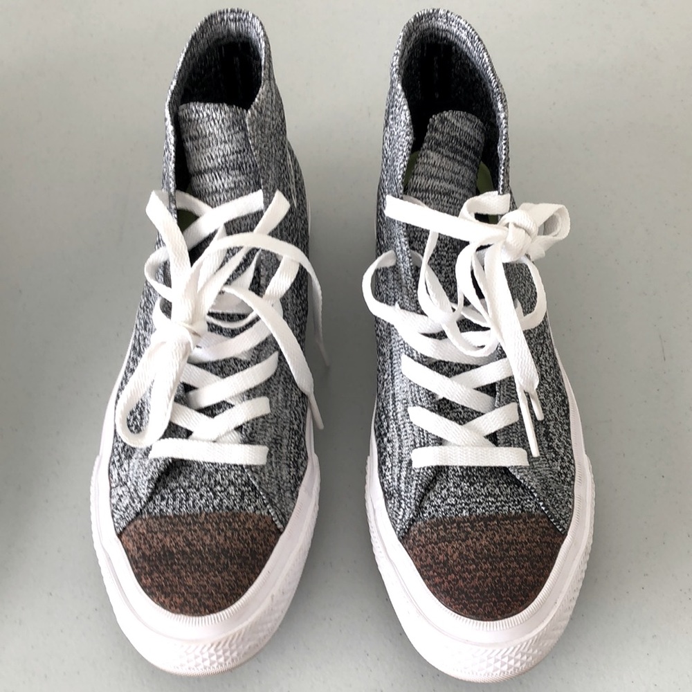 Converse flyknit hi top. Women’s 8.5. Black/white.
